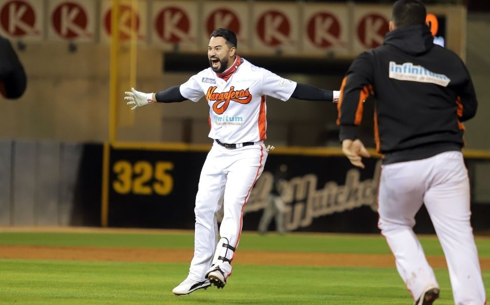 NIKO VÁSQUEZ SE VISTE DE HÉROE Y NARANJEROS VENCE A SULTANES